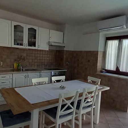 Holiday Home Latin Peruški Exteriör bild