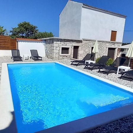 Holiday Home Latin Peruški Exteriör bild