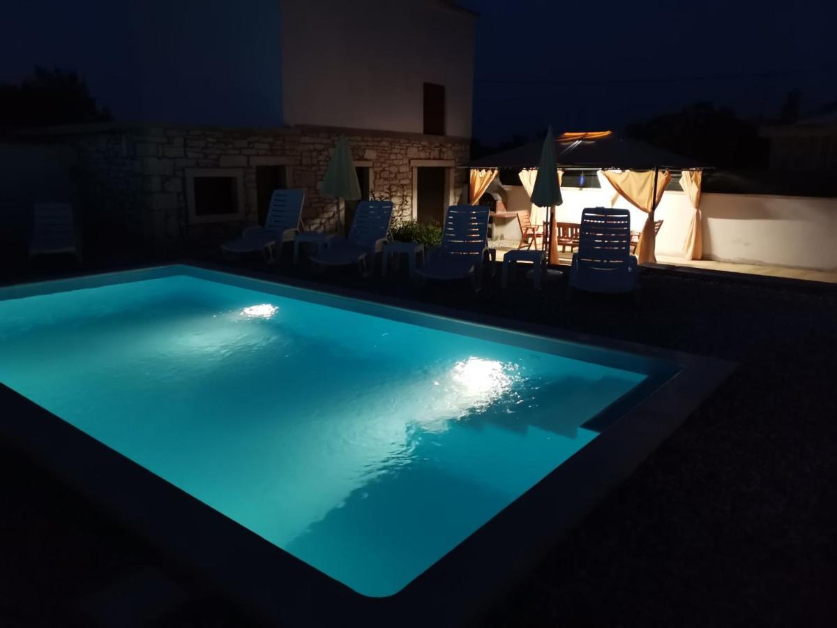 Holiday Home Latin Peruški Exteriör bild