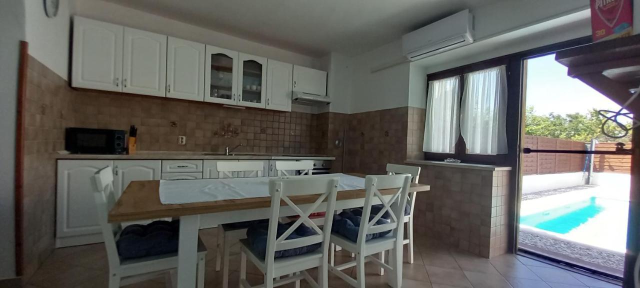 Holiday Home Latin Peruški Exteriör bild