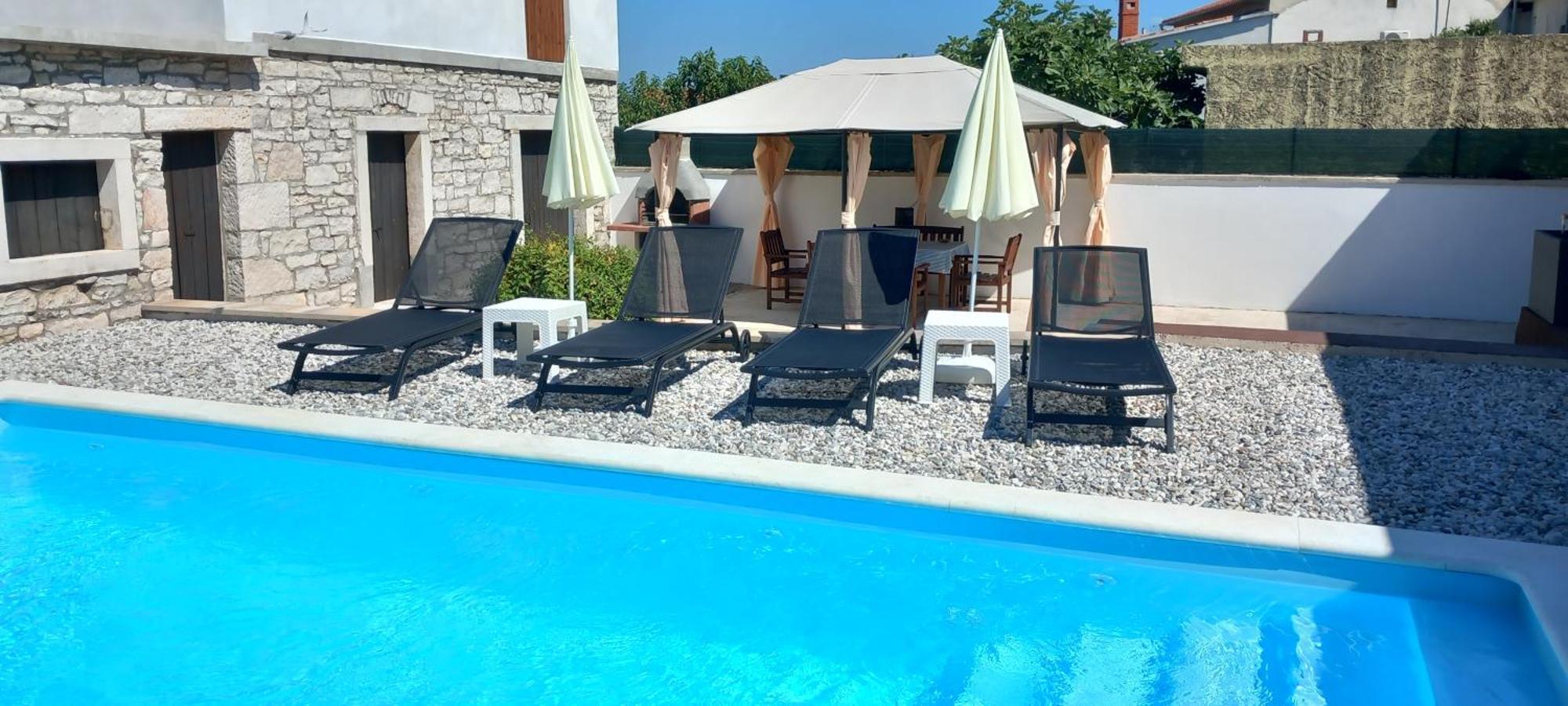 Holiday Home Latin Peruški Exteriör bild